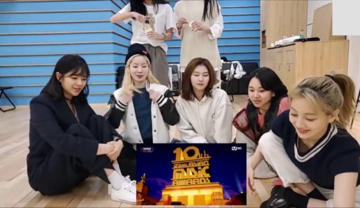 TWICE reaction to TWICE MAMA 2018 on Vlive