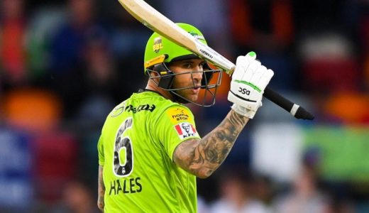 Hales hits the roof - twice - in fastest Thunder fifty | KFC BBL|10