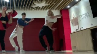 Twice Chaeyoung – break up with your girlfriend, i’m bored Dance cover (ft. momo, leejung, nayeon)
