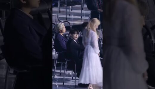 サナに心を奪われるBTSグク #BTS #TWICE #グク #サナ