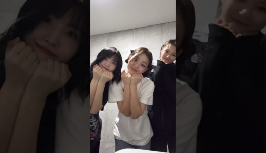 Just chillin' backstage✨#트와이스 #TWICE #정연 #JEONGYEON #모모 #MOMO #지효 #JIHYO