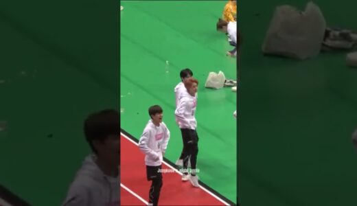 Throwback to Skz and Twice dancing DTNA at ISAC 😂